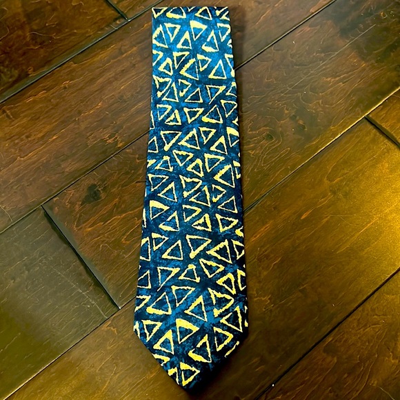 Hugo Boss triangles tie - Picture 1 of 3